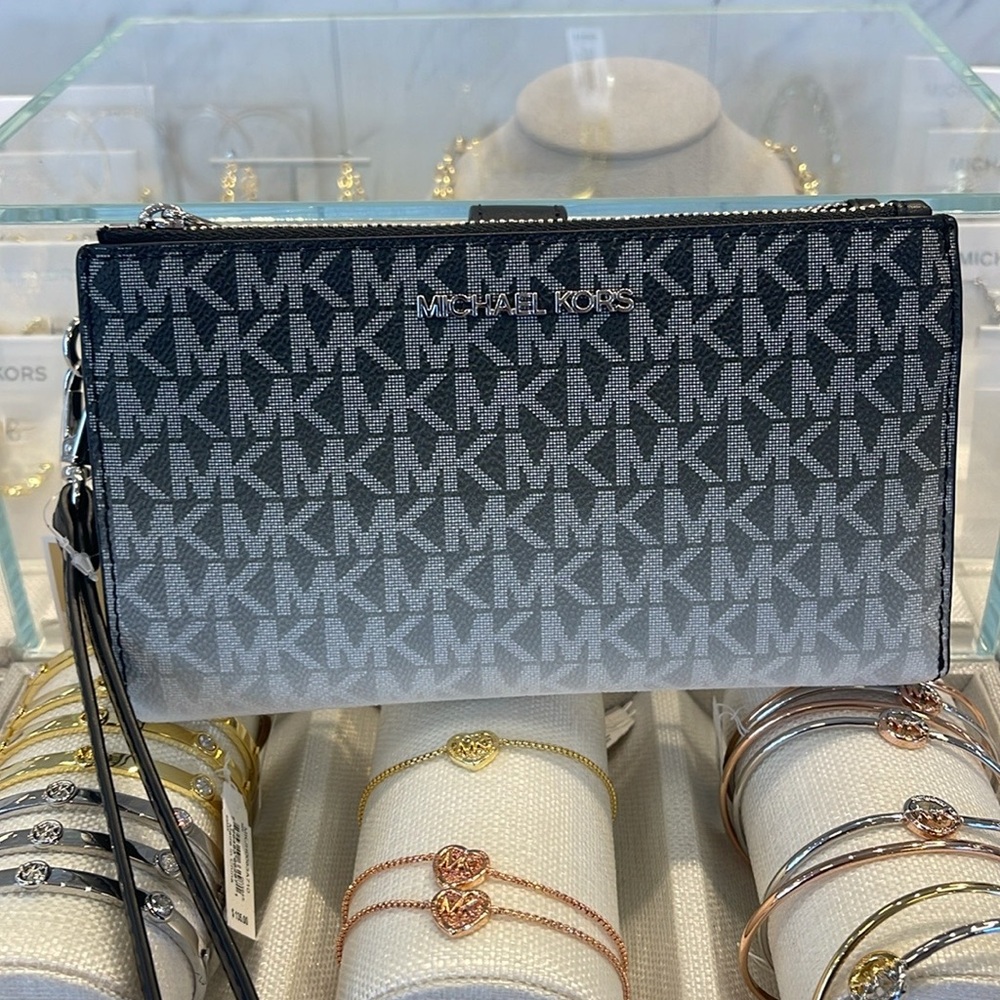 Michael Kors Jet Set Large Ombré Signature Logo Wristlet Wallet Phone
BLACK 
NWT - Picture 3 of 16